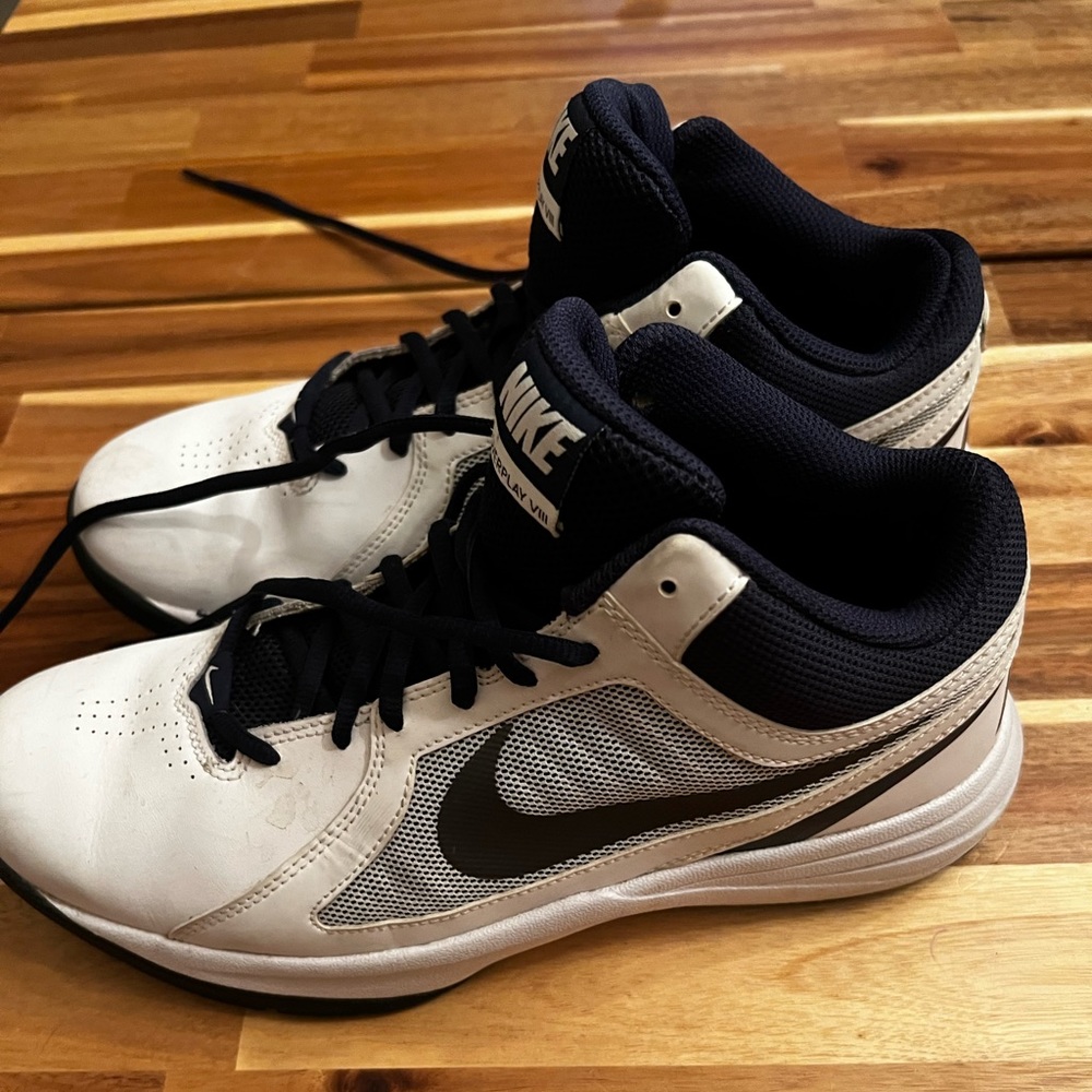 Nike basketball shoes men’s 9.5